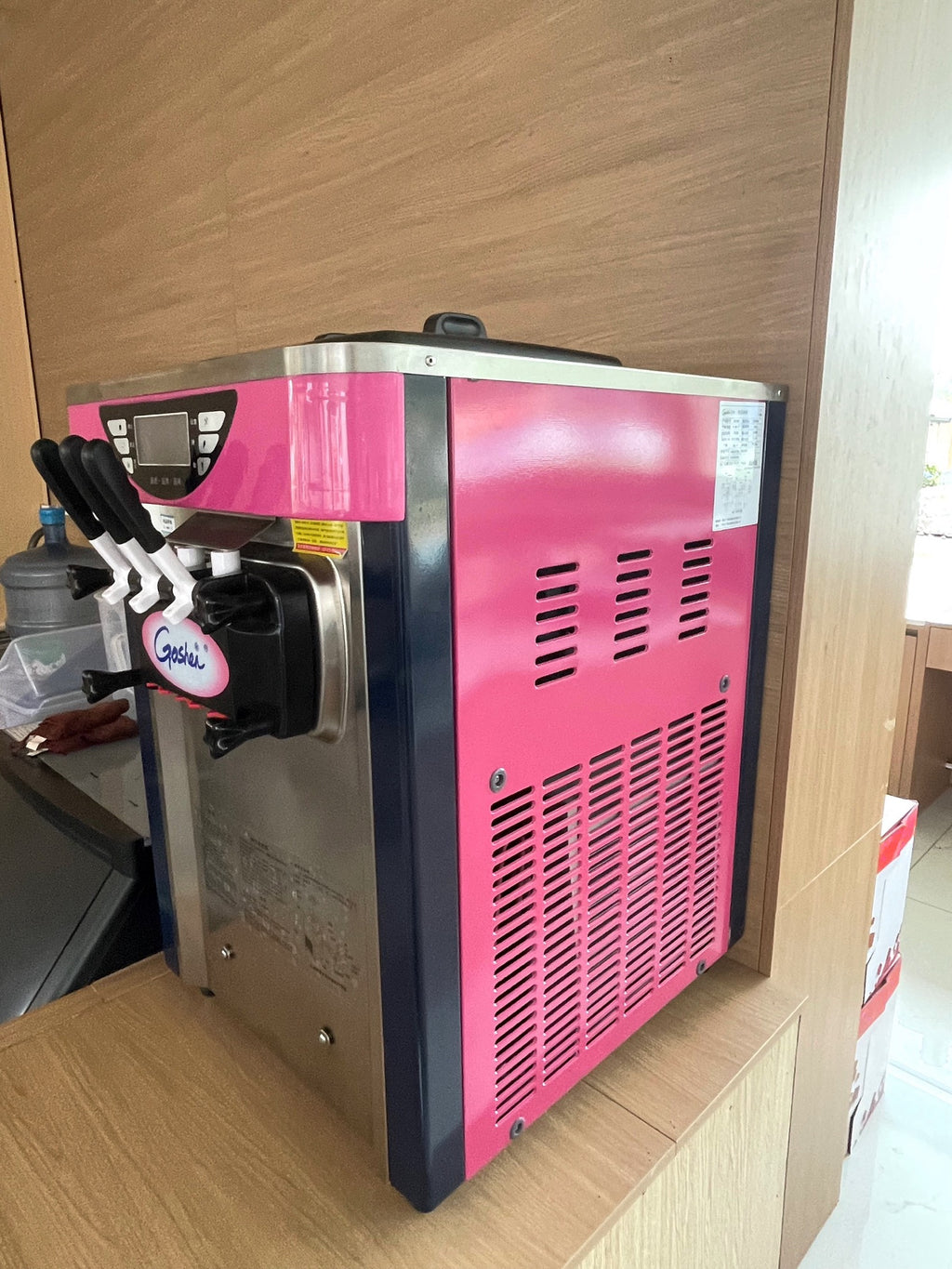 Goshen Ice Cream Machine  15-20 cones 3400