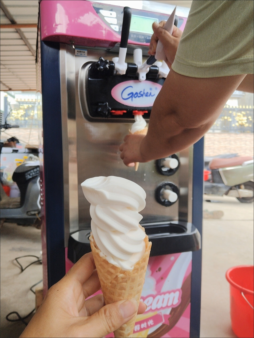 Goshen Ice Cream Machine  15-20 cones 3400