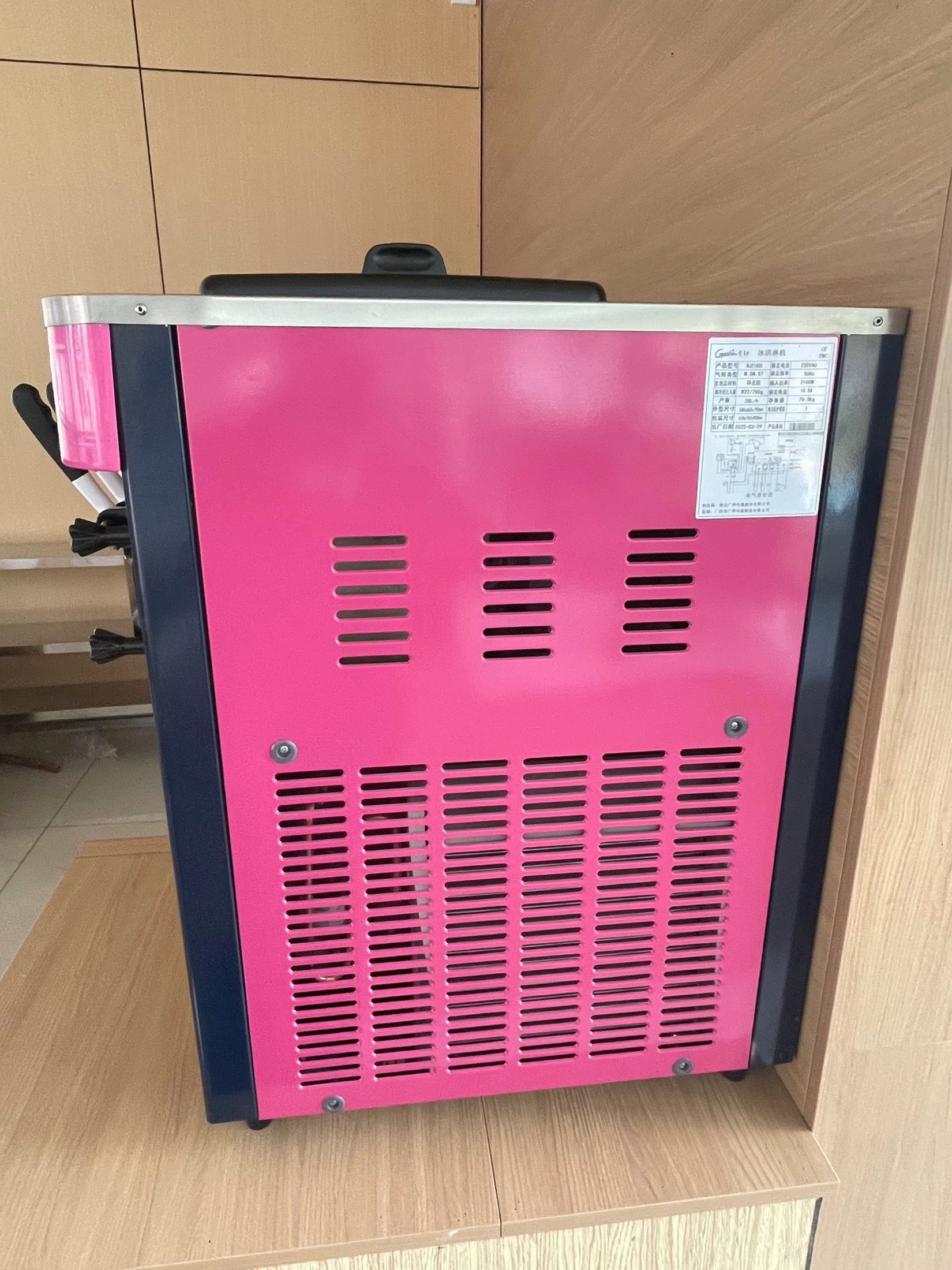 Goshen Ice Cream Machine  15-20 cones 3400